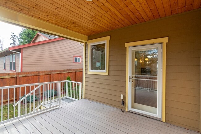 Building Photo - 3-bedroom, 2-bathroom single-level home