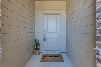 Building Photo - 736 Thorn Crk Dr