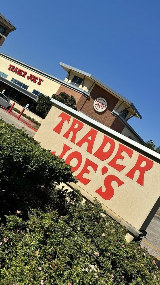 Building Photo - 1926 Augusta Dr