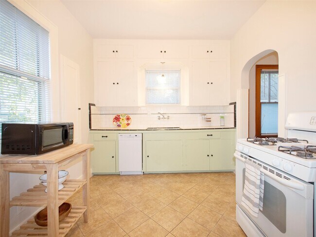 Building Photo - 5111 Ave Q 1/2