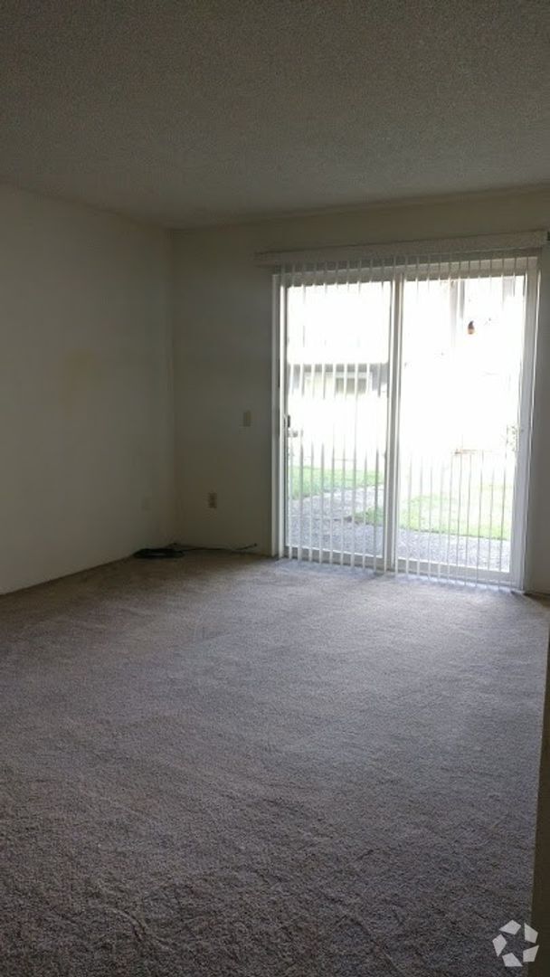Building Photo - Downtown Port Angeles - 1 Bed 1 Ba / Groun...