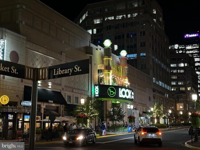 Building Photo - 1701 Lake Shore Crest Dr