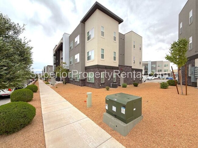 Building Photo - Desert Color Condo 3 bd, 2 bt, 1 Car Garage