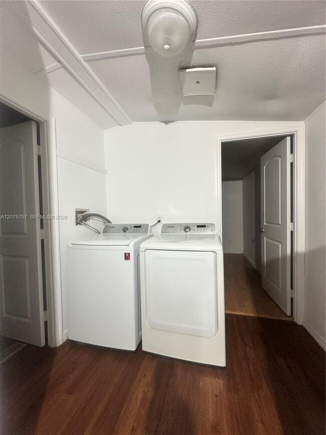Building Photo - 11886 Watergate Cir