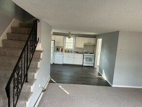 Building Photo - 445 N Main St