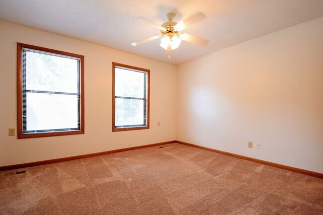 Building Photo - 1276 N Forest Dr