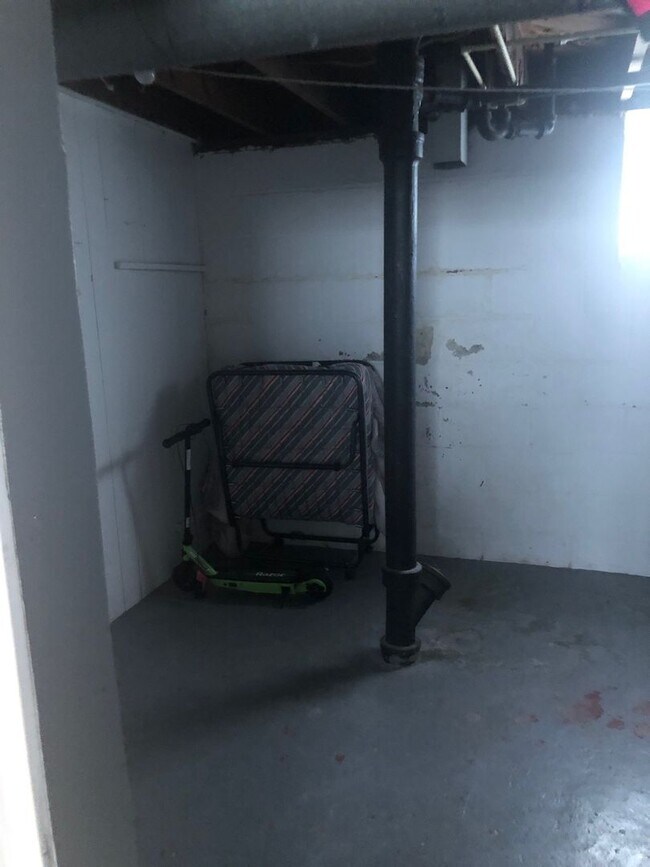 Building Photo - 2 Bedroom home with garage in Mayfield Hts!