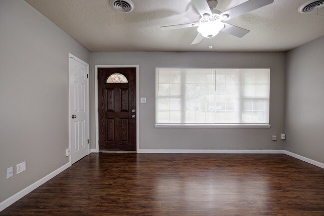 Building Photo - 1208 Avondale Dr