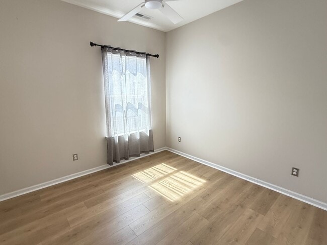 Building Photo - Nearly New Davidson Townhome | 3BR + Flex Space | 2-Car Garage | Minutes to Downtown