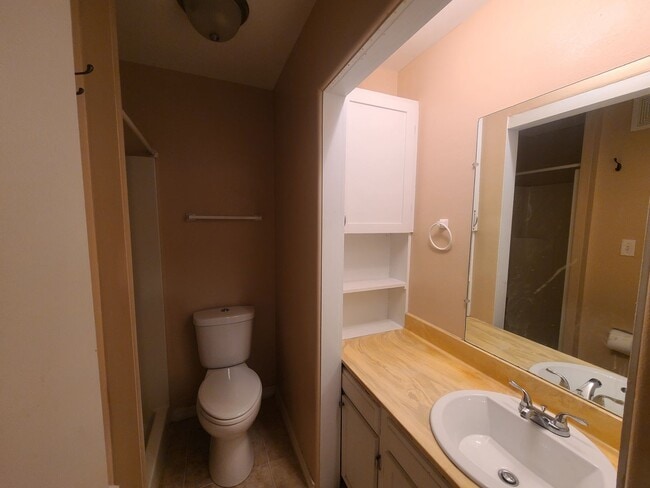 Building Photo - 3 Bedroom House in Normal
