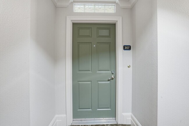 Building Photo - Beautifully upgraded 1 Bdrm, 1 Bath w/larg...