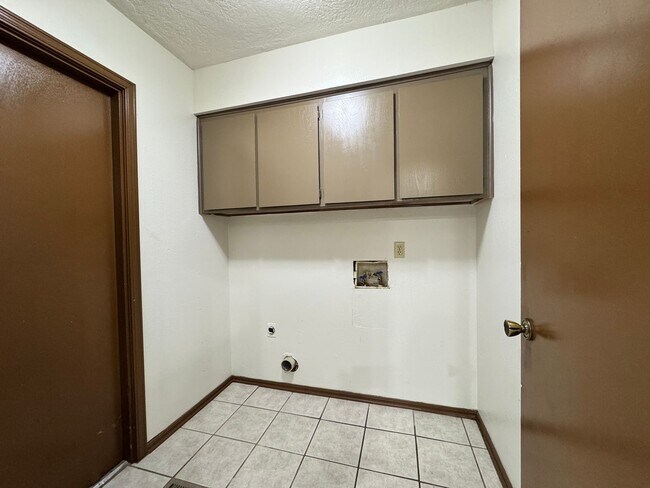 Building Photo - NW 7th Duplex