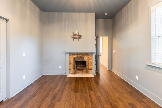 Building Photo - $300 OFF March Rent! Stylish Upstairs 1BR in Historic District