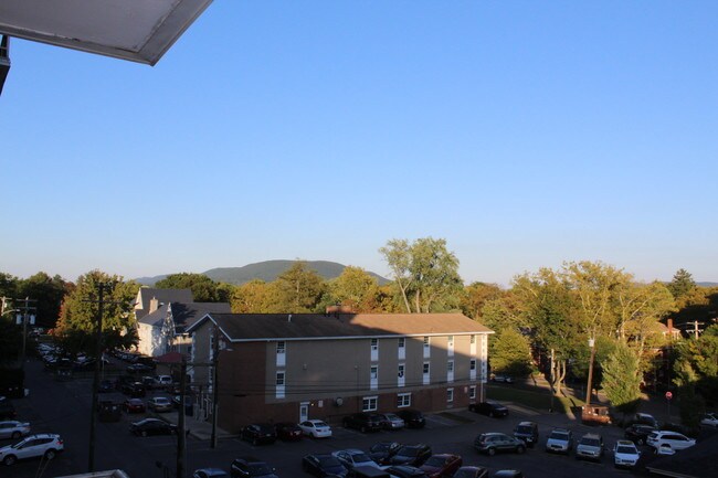 Building Photo - 200 Highland Ave