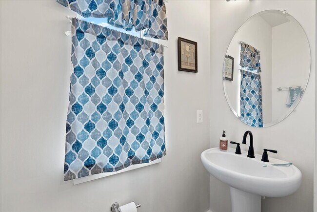 Building Photo - A Glimpse of Serene Living in Chantilly, VA