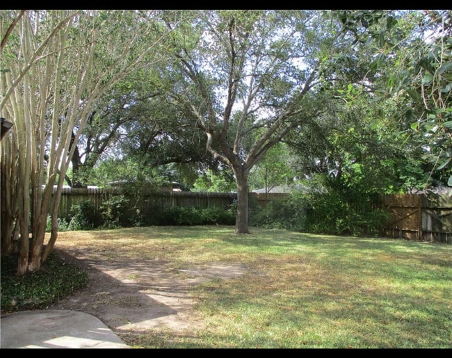 Building Photo - 10625 Rockwood St