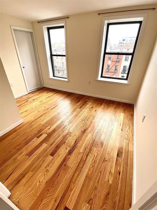 Building Photo - 149 Grand St