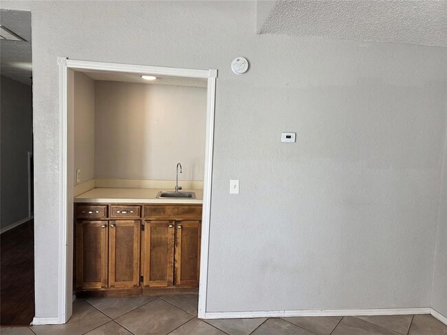 Building Photo - 317 Abilene Ave