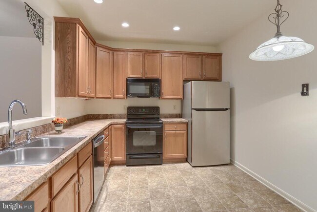 Building Photo - 712 Creekside Dr