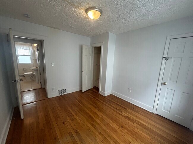 Building Photo - 46 Lawn Ave