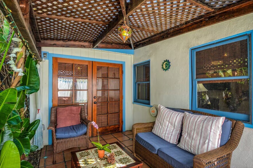 Bedroom French Doors (background) open out to Cabana Room (foreground) - 14 S Venice Blvd