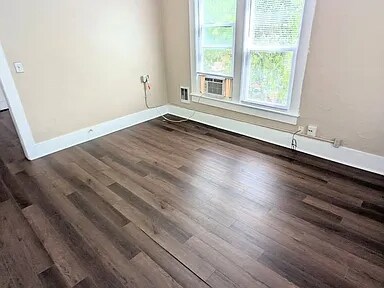 Building Photo - 635 Tanglewood St