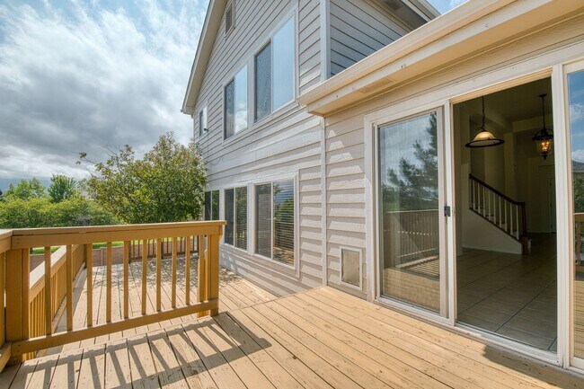 Building Photo - 705 Witchhazel Ct
