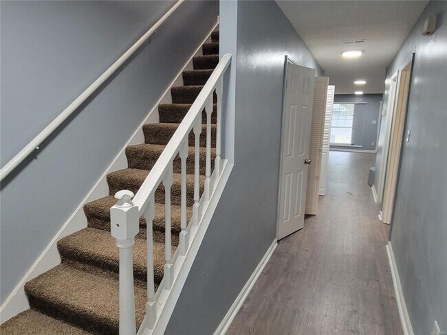 Building Photo - Section8 Accepted