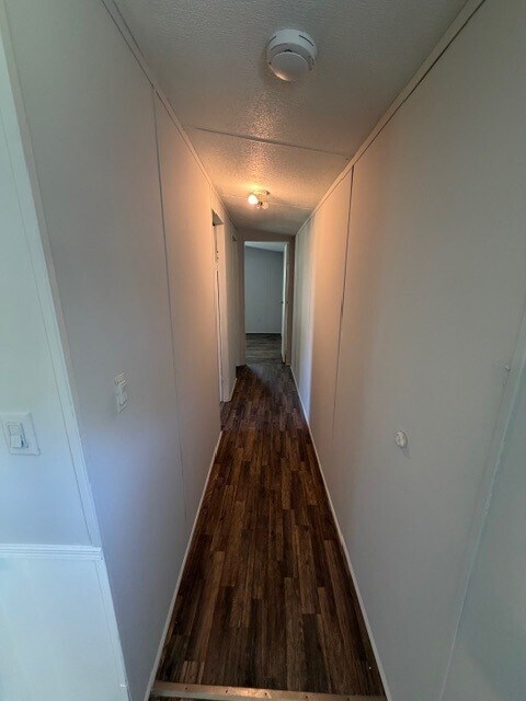 Building Photo - 1014 Pin Oak Ln