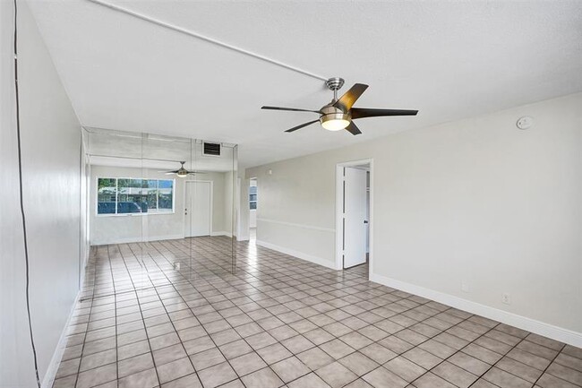 Building Photo - 2175 NE 56th St