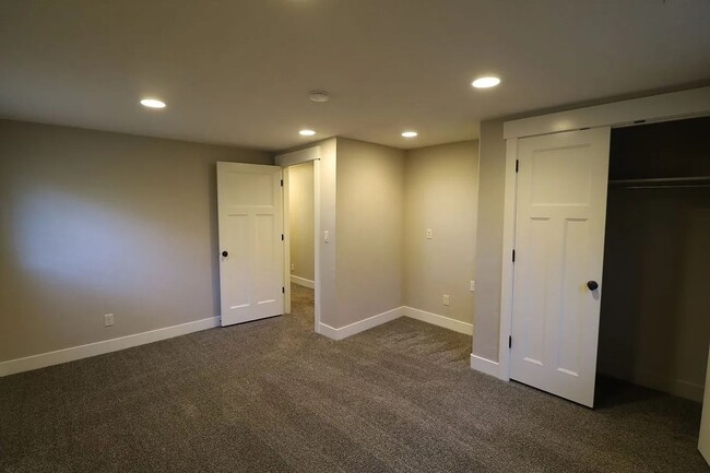 Building Photo - 1/2 off 1st months rent! Close to Utah Sta...