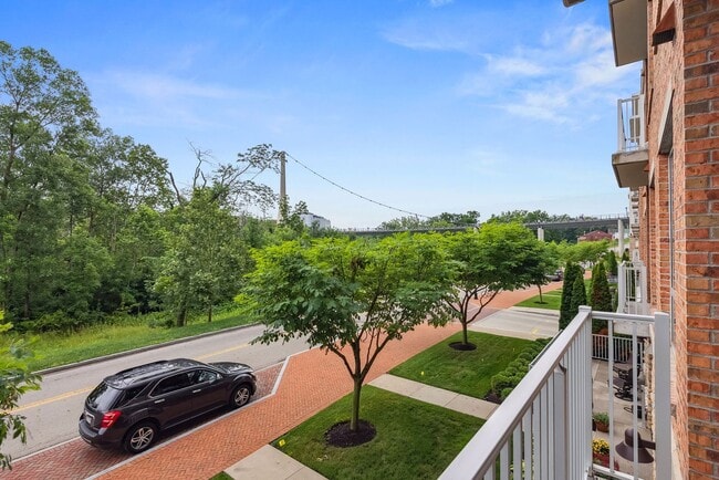 Building Photo - Luxury Condo in Dublin's Coveted Bridge Pa...