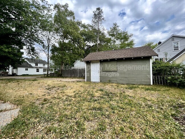 Building Photo - 1126 Holt St