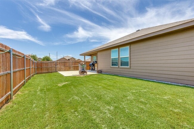 Building Photo - 5 Bedrooms, Corner Lot, Total Showstopper!