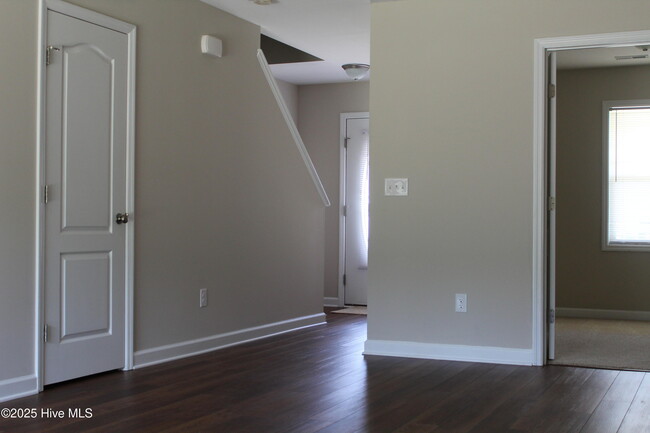 Building Photo - 306 Saratoga Ln