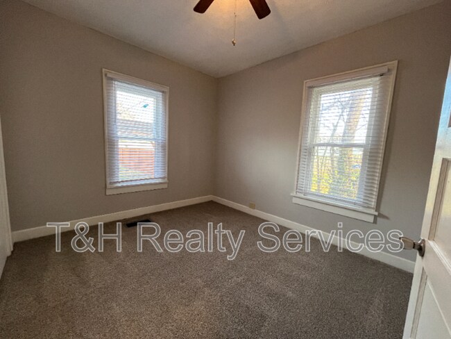 Building Photo - 5956 E Beechwood Ave