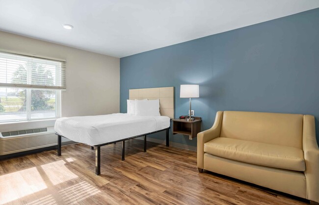 Building Photo - Furnished Studio-Orlando - Airport