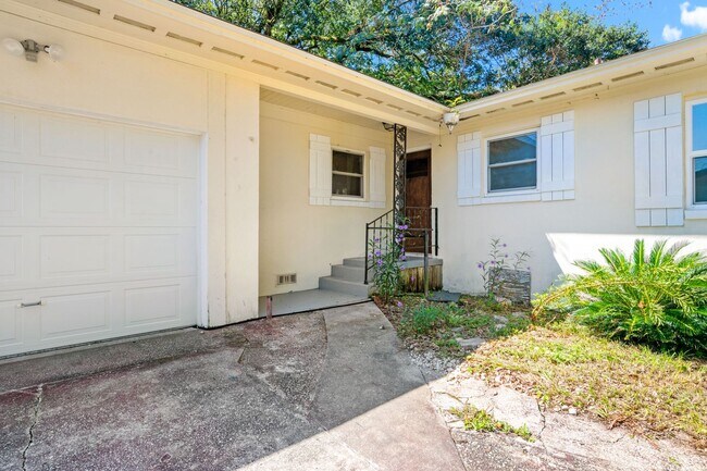 Building Photo - 207 Tonawanda Dr