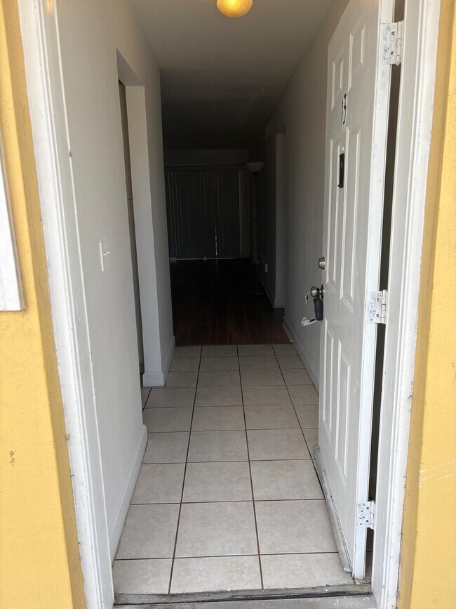 Building Photo - 1505 Crescent Cir