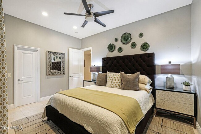 Building Photo - Beautiful custom home with backyard Oasis!