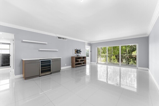 Building Photo - 3200 N Palm Aire Dr