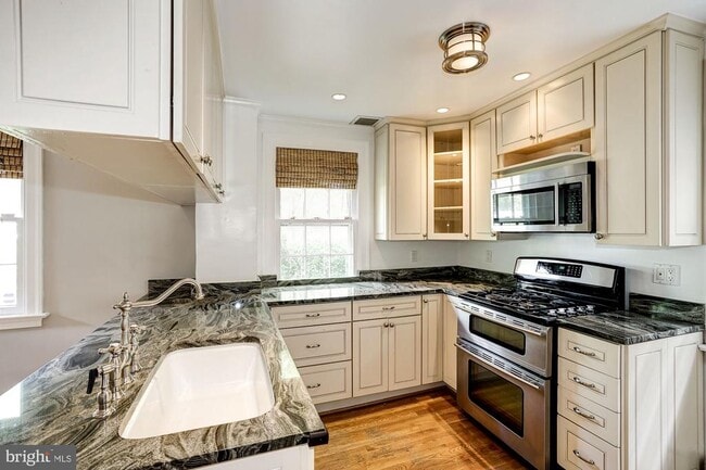 Building Photo - 4350 River Rd NW