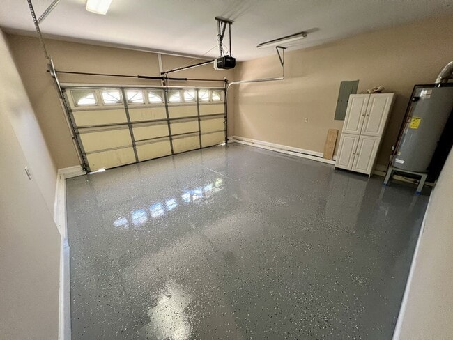 Building Photo - 3BR 2.5BA + Bonus Executive Townhome Near MTSU, FREE Lawn Care!