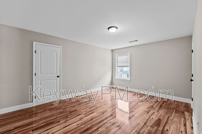 Building Photo - 716 Herrington Dr