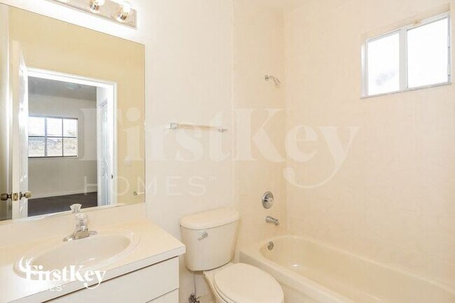 Building Photo - 15464 SW 18th Ln