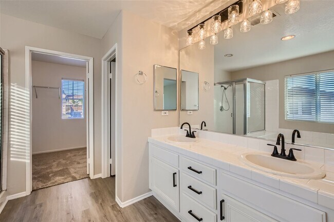 Building Photo - 4 BD/3 Ba Home with Three car attached gar...