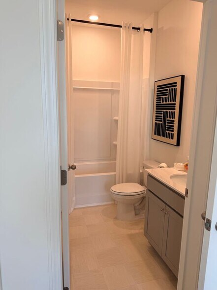 Building Photo - 695 Alburg Aly