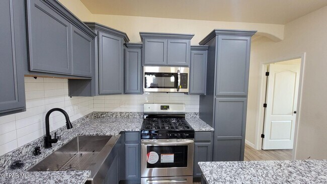 Building Photo - 125 Loma Vista Dr