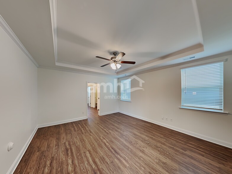 Building Photo - 307 Stowe Rd