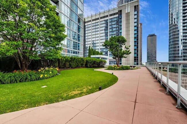 Building Photo - 240 E Illinois St